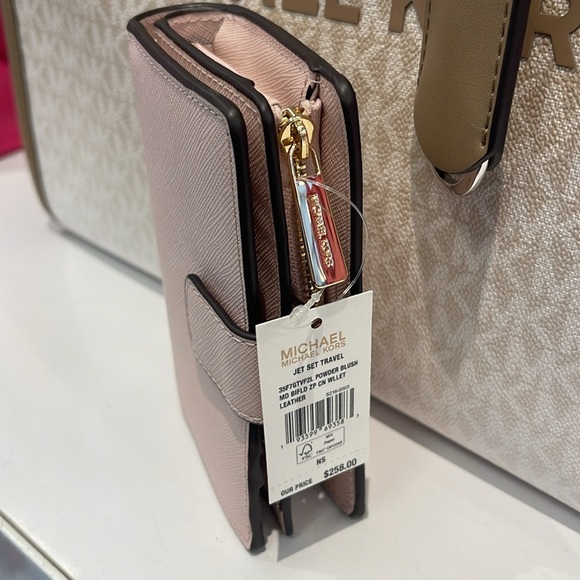 Michael Kors Medium Saffiano Leather Wallet
Powder Blush
NWT 
L - Picture 5 of 16
